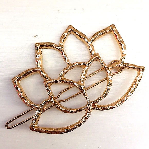 🔵𝟲𝟱%𝗢𝗙𝗙 𝗯𝘂𝗻𝗱𝗹𝗲𝘀 𝟯+🔵 NEW Gold Lotus Flower Textured Delicate Barrette - Picture 7 of 9
